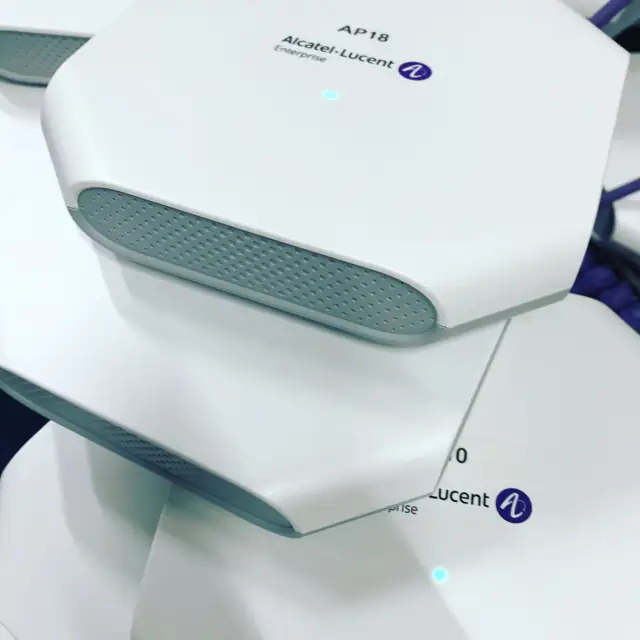 Mehrere Alcatel-Lucent Enterprise OmniAccess Stellar AP18 Access Points